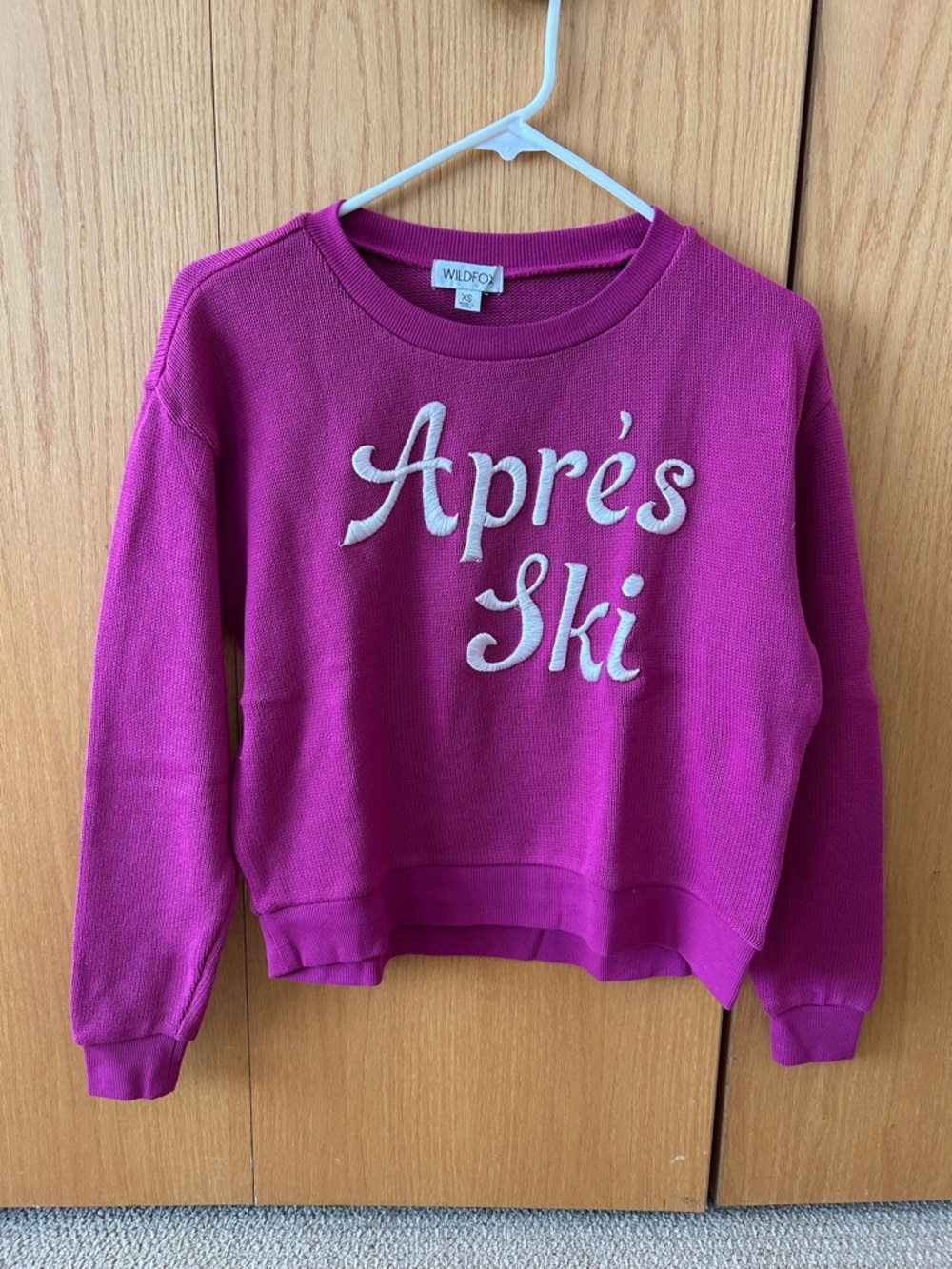 WILDFOX Après Ski Bailey Sweater⛷️⛷️Fuchsia Cotton Blend Embroidered. Size XS